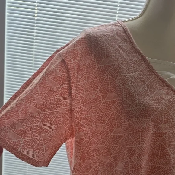 Mountain Lake Pink Short Sleeve Tee with Textured V-Neck - Picture 4 of 7